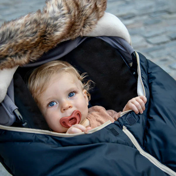 Car Seat Cacoon Tundra - Black Faux Fur