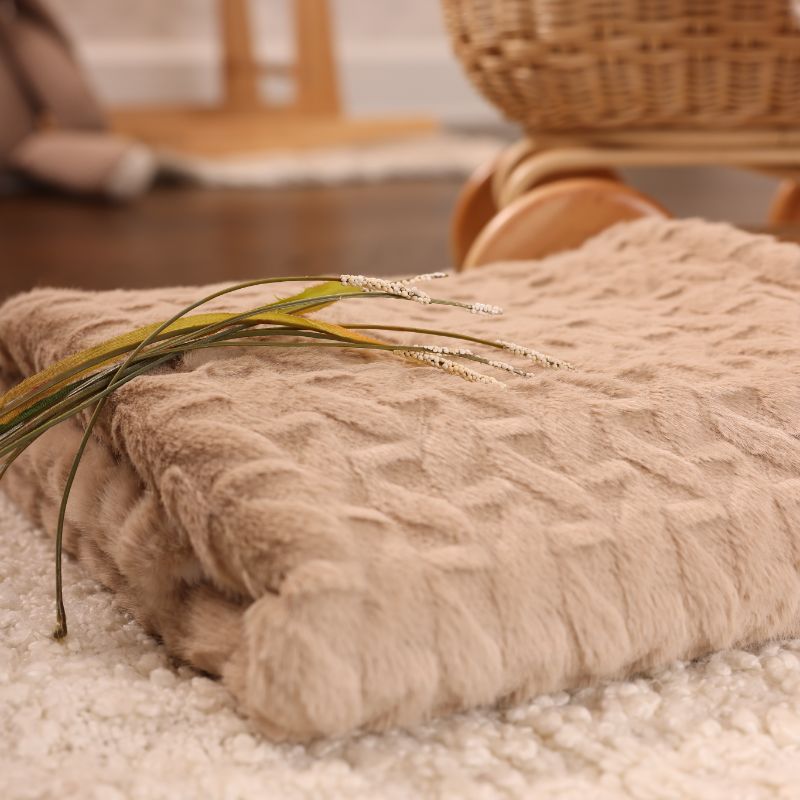 Embossed Blanket - Beige&white