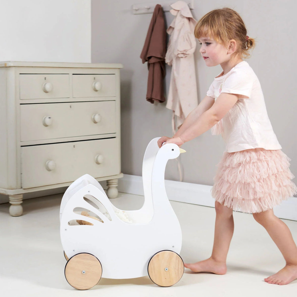 Sweet Swan Pram - Natural