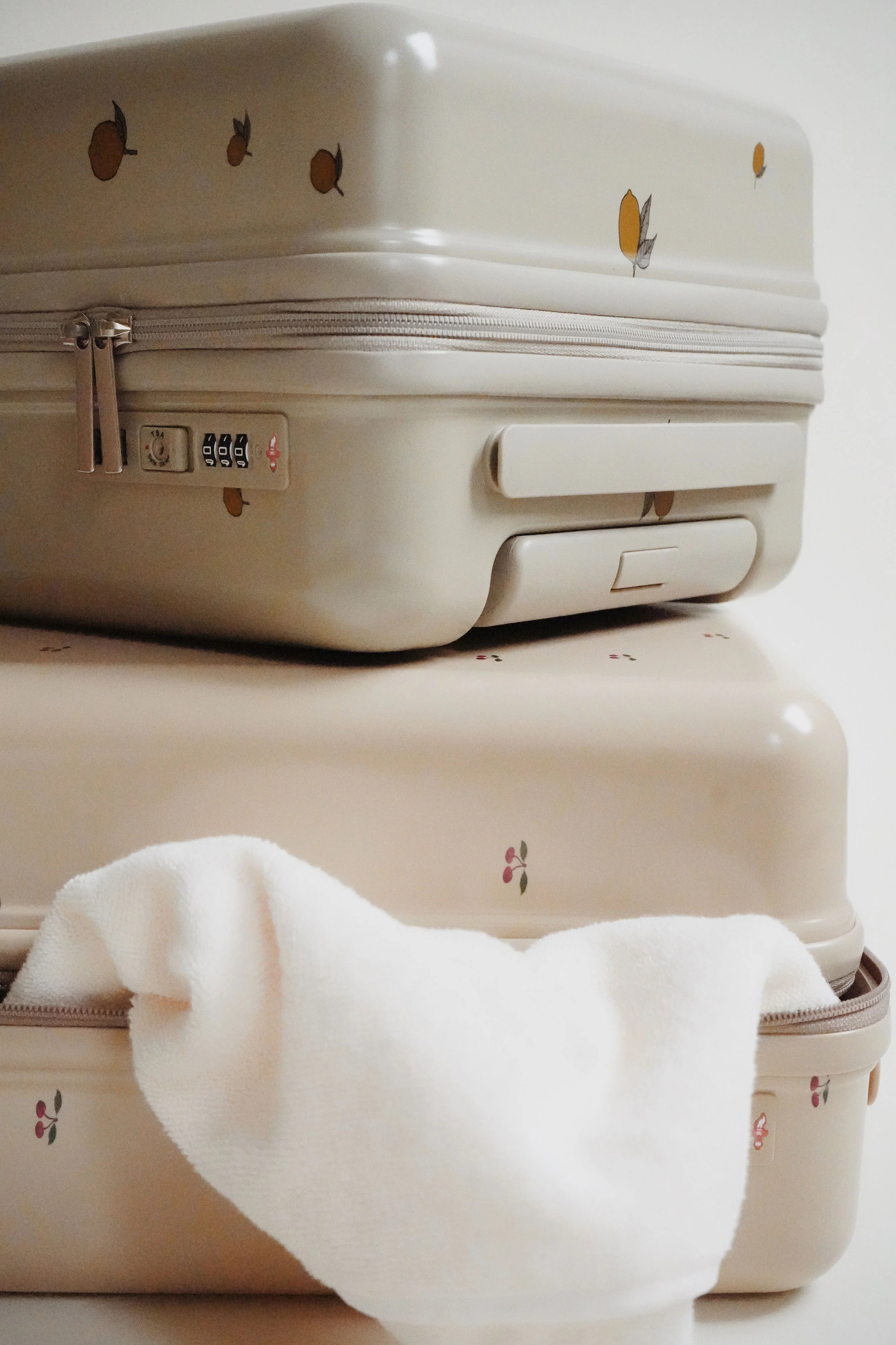 Travel Suitcase - Lemon