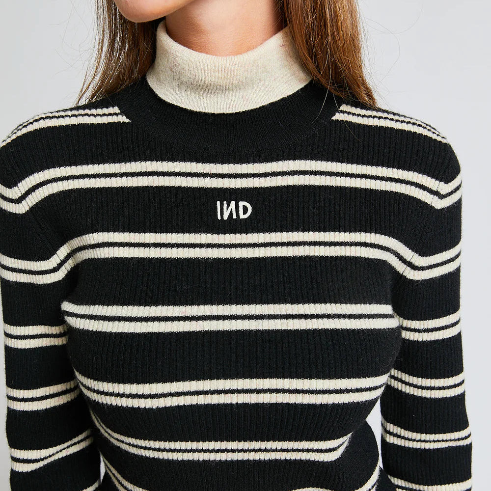 Twist Turtleneck - Black