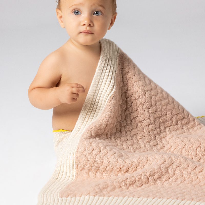 Wave Knit Blanket - Milky White &amp; Cameo