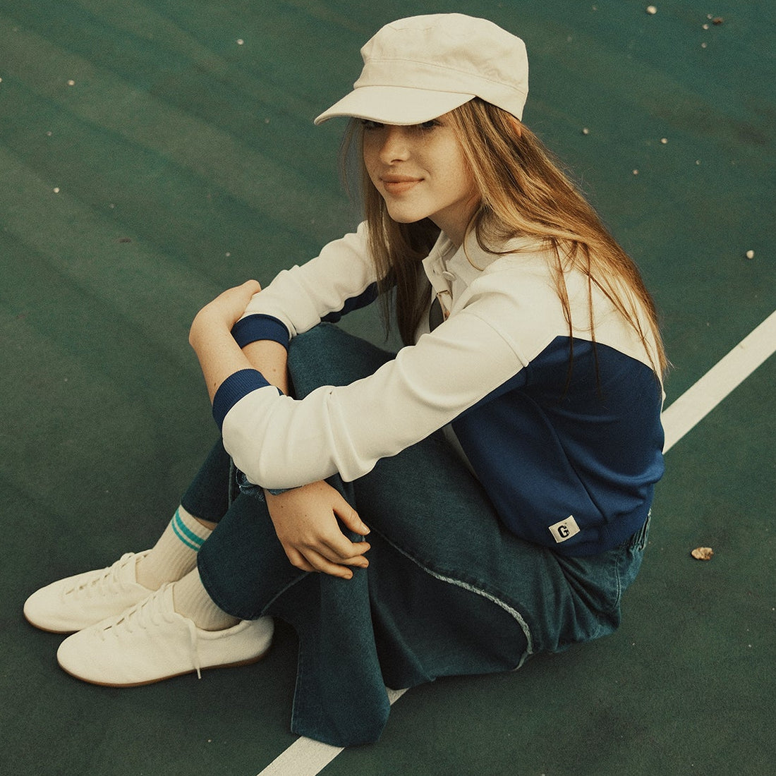 Collar Sweatshirt - White &amp; Blue