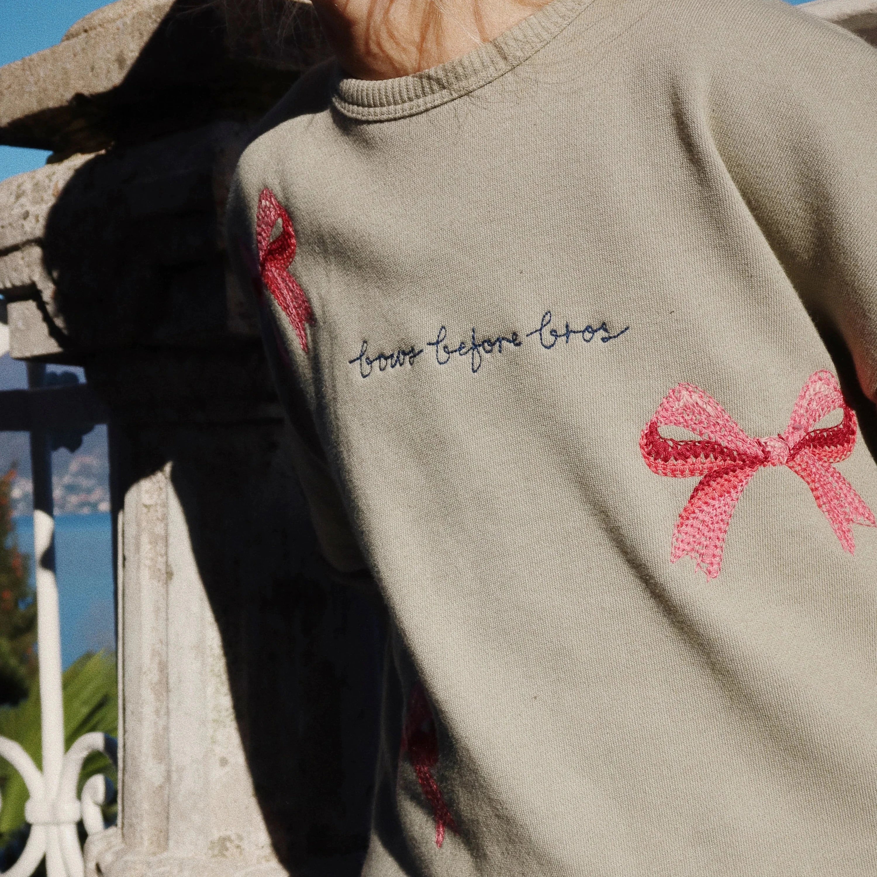 Lou Bow Sweatshirt - Tea