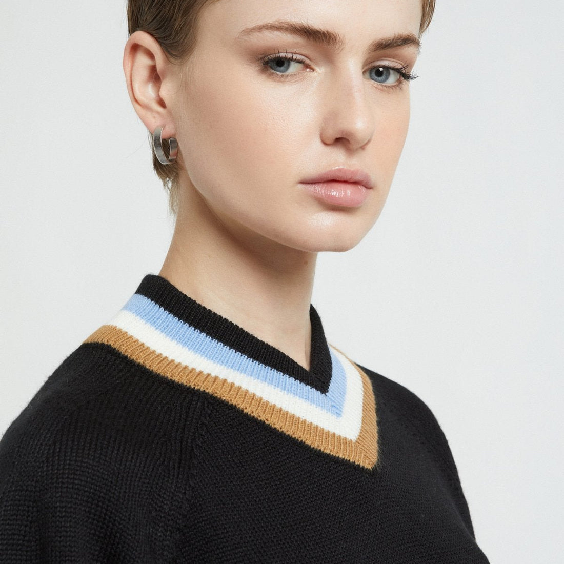 V Trim Sweater - Black