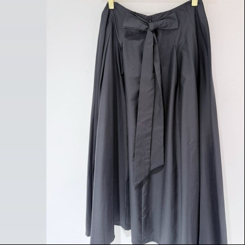 Pleat Skirt With Bow - Black