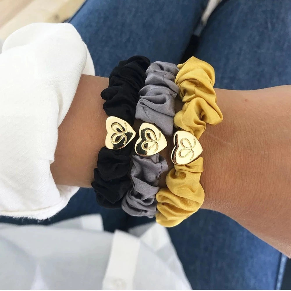 Silk Scrunchie Gold Heart - Black